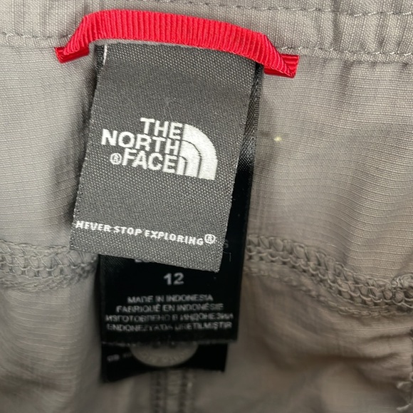The North Face women's gray 4 pocket drawstring waist roll hem shorts Size 12 - Picture 9 of 9